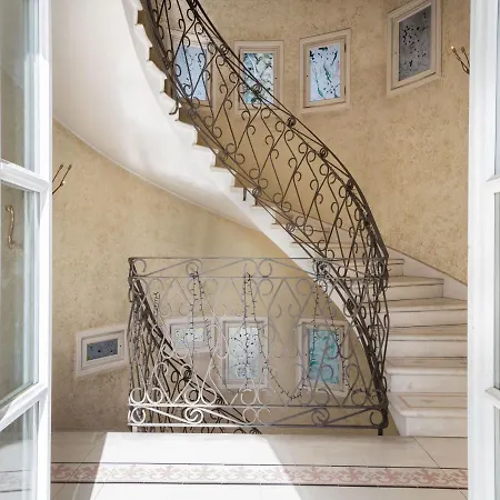 White House Fiera Apartment